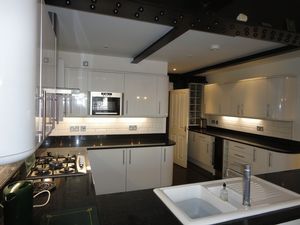kitchen (2)- click for photo gallery